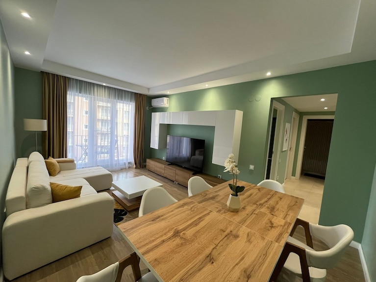 Cosmopolis Family Apartment - Pools & Gym - Bucarest