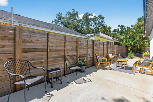 Boho Bungalow on Bahia Vista, 10 minutes to everything!!