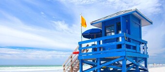 Boho Bungalow · 10 Minutes to Siesta Key Beach and 5 Minutes to Downtown.