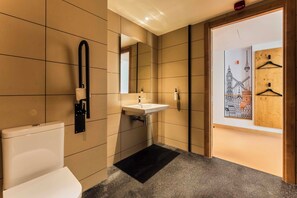 Accessible Double Room | Bathroom