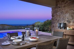 Outdoor dining - Hotel Borgo Smeraldo (Olbia)