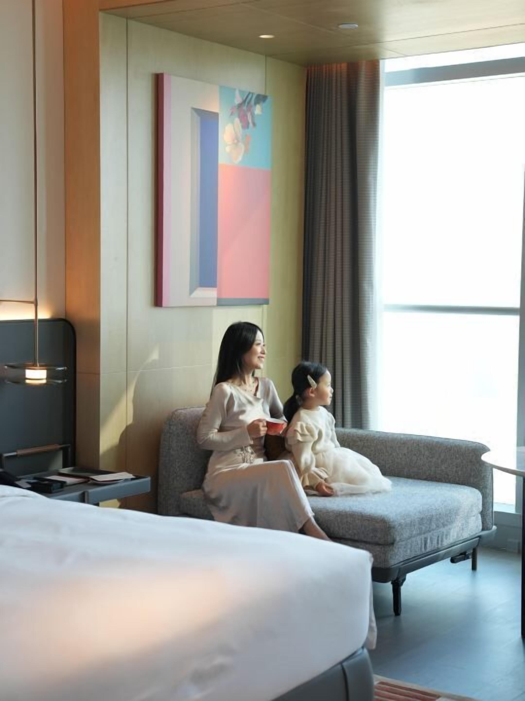 Deluxe Room, 1 King Bed with Sofa bed | Minibar, in-room safe, blackout drapes, soundproofing