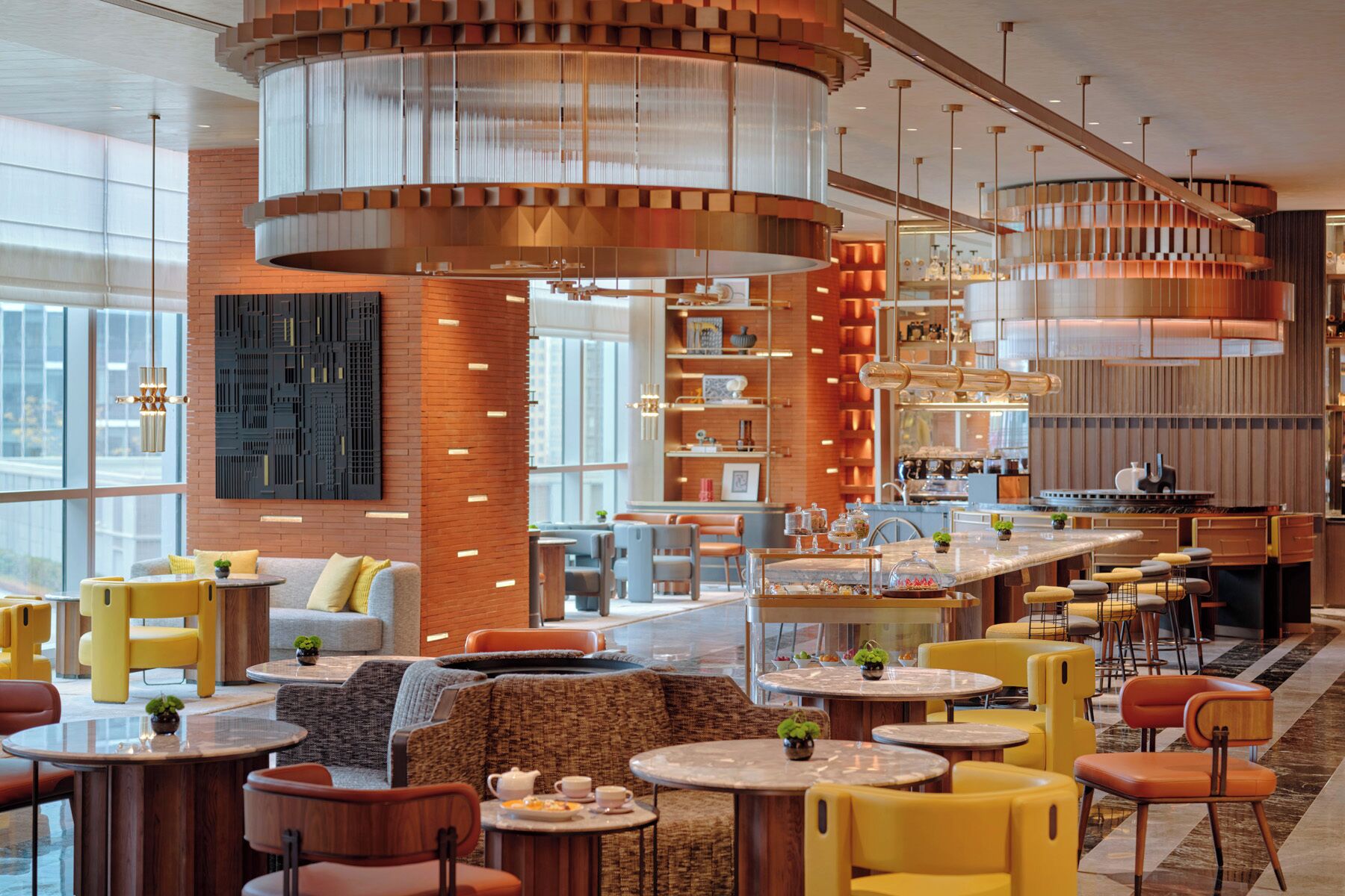 2 restaurants; breakfast, lunch and dinner served 