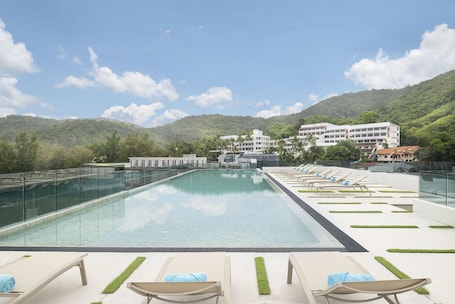Pool. Jonox Phuket Karon