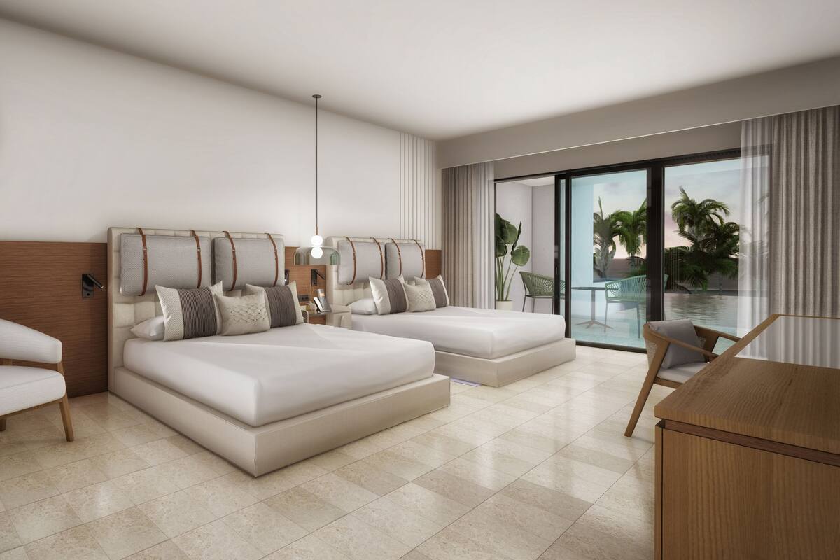 Habitación de hotel moderna con dos camas, un escritorio, una silla y un ventanal con vistas a palmeras.