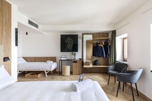 A hotel room with two beds, a desk, a chair, a wardrobe, and a mirror. - B&B Hotel Passo Tre Croci Cortina (Cortina d'Ampezzo)