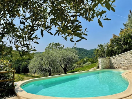 Outdoor pool. Rosy25 - Rooms with pool | Relaxation & atmosphere in Bassano
