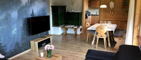 Fernseher, Kamin, DVD-Player, Tischtennisplatte