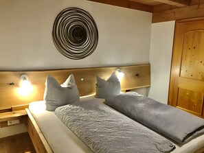 Bügeleisen/Bügelbrett, WLAN, Bettwäsche