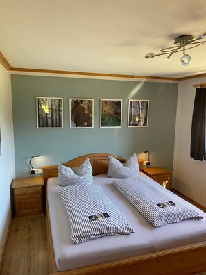 2 chambres, fer et planche à repasser, Wi-Fi, draps fournis