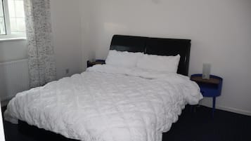 3 chambres, fer et planche à repasser, Wi-Fi, draps fournis