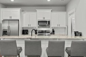 Mikrowelle, Ofen, Herdplatte, Geschirrspüler