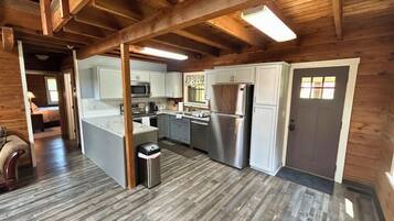 Cookware/dishes/utensils