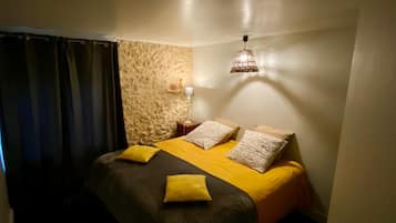 5 bedrooms, iron/ironing board, free WiFi, bed sheets