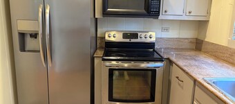 Explore BR in newly renovated house-Walk to Perkins Overpass Dining, Bars &Parks