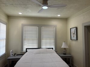 2 soverom, safe på rommet, strykejern/-brett og wi-fi (inkludert)