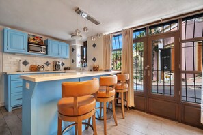 Fridge, microwave, stovetop, coffee/tea maker - Medano Beach, Marina, Downtown, Walkable, Cozy (Cabo San Lucas)