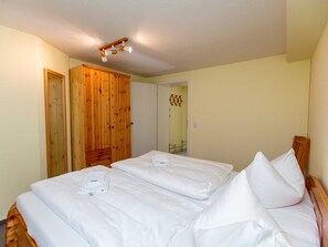 WiFi, bed sheets