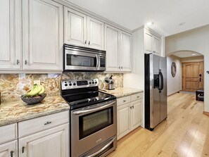 Fridge, microwave, stovetop, dishwasher