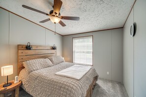 4 bedrooms, desk, iron/ironing board, travel cot