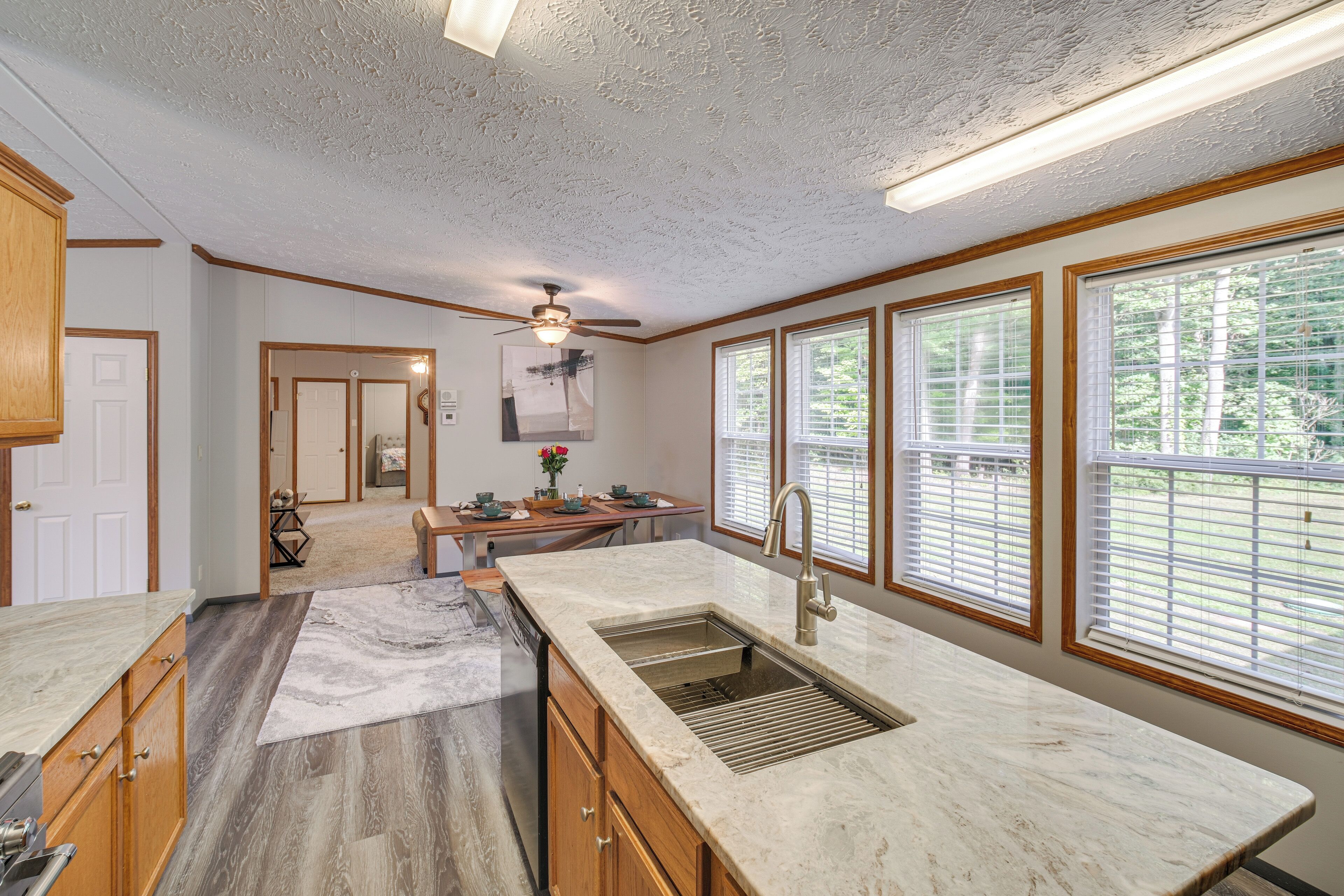 Kühlschrank, Mikrowelle, Herdplatte, Geschirrspüler