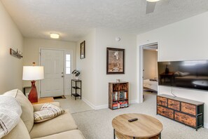 TV, books - Cozy Family Home: 4 Mi to Downtown Aiken! (Aiken)
