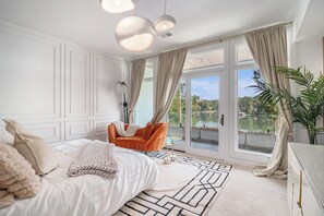 6 quartos, escrivaninha, Wi-Fi de cortesia, roupa de cama