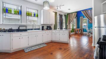 Microwave, oven, stovetop, dishwasher