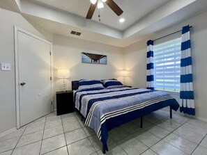 3 bedrooms, desk, iron/ironing board, free WiFi