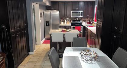 FSU Family Home - Sleeps 8