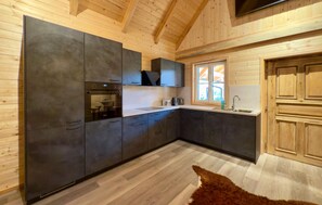 Refrigerador, placa de cocina, lavavajillas