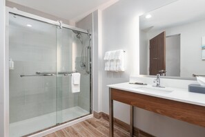 Zimmer, 2 Queen-Betten, barrierearm, Nichtraucher (Roll-in Shower) | Barrierefreies Bad