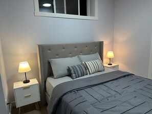 1 dormitori, escriptori, planxa i posts de planxar i wifi gratuïta