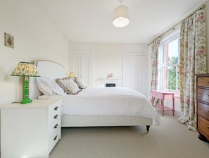 2 عدّة غرف نوم وواي فاي وملاءات أسرّة