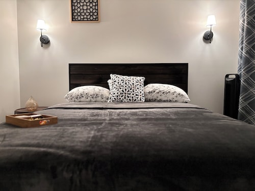 Urban Oasis - Your Private Air Conditioned Suite