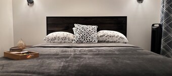 Urban Oasis - Your Private Air Conditioned Suite