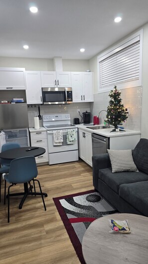 Interior - ELI'S NEST (Saskatoon)