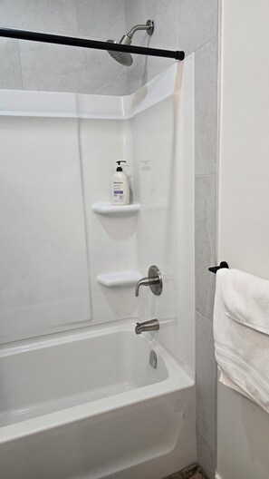 Hårtørrer, håndklæder, Sæbe, Shampoo