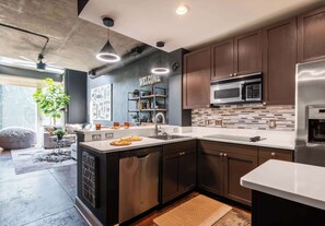 Fridge, microwave, stovetop, dishwasher