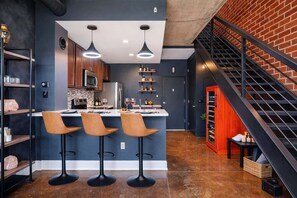 Fridge, microwave, stovetop, dishwasher