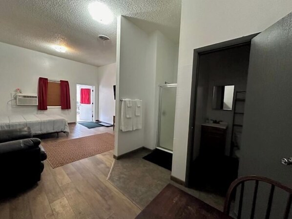 Standard-sviitti | Työpöytä, kannettavalle tietokoneelle sopiva työtila, ilmainen Wi-Fi