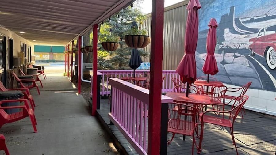 Bobbi's Classic Motel