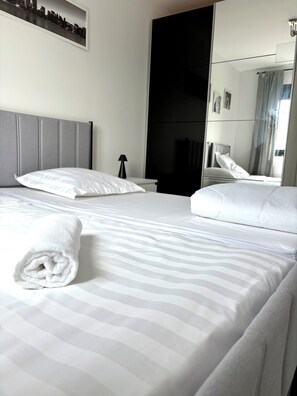 2 bedrooms, travel crib, free WiFi, bed sheets