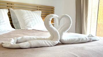 2 bedrooms, travel crib, free WiFi, bed sheets