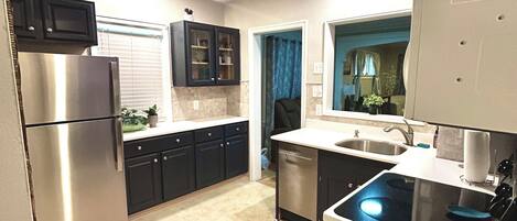 ميكروويف، فرن، موقد طهي مسطح، غسالة أطباق