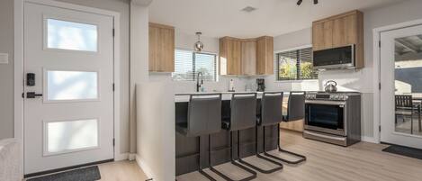 Mikroaaltouuni, uuni, liesi, astianpesukone