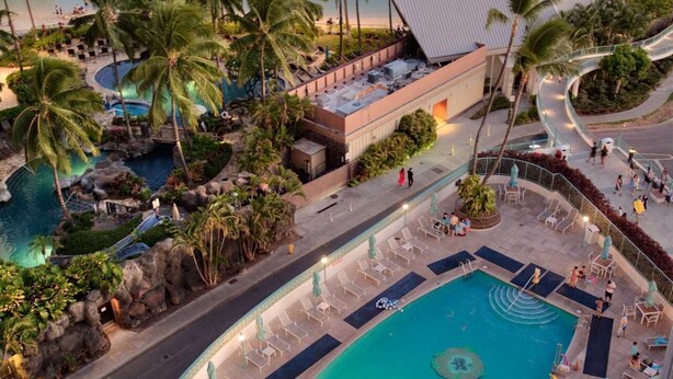 A resort with a large pool, palm trees, and a beach. - Monthly Ilikai 1142 Ocean / Lagoon /  King Bed, Sofa Bed (Waikiki)