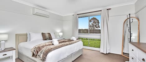 3 bedrooms, iron/ironing board, free WiFi