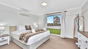 3 bedrooms, iron/ironing board, free WiFi