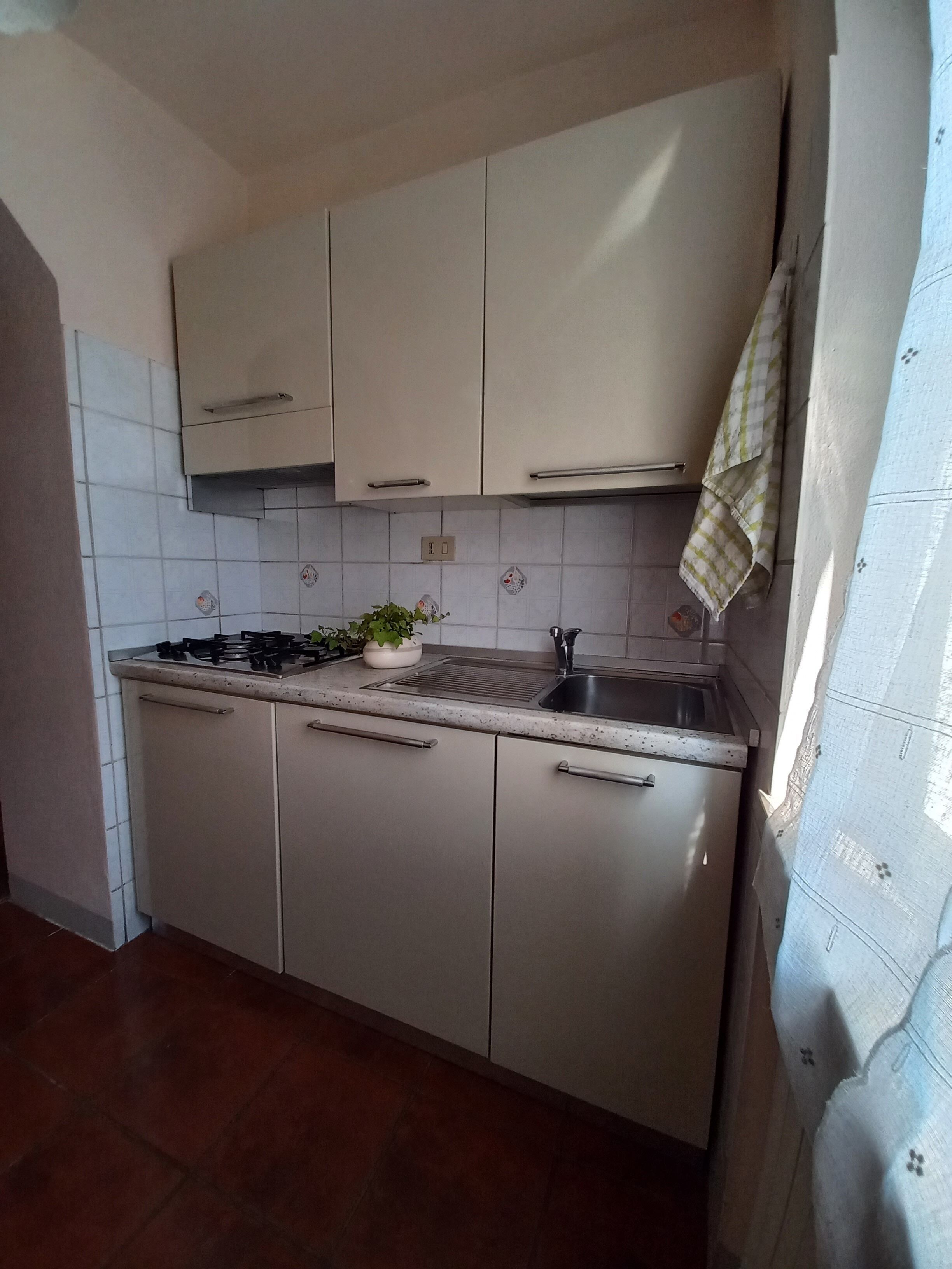 Microonde, forno, piano cottura, lavastoviglie